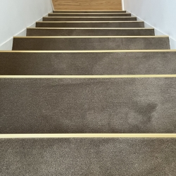 gulvtæppe på trappetrin